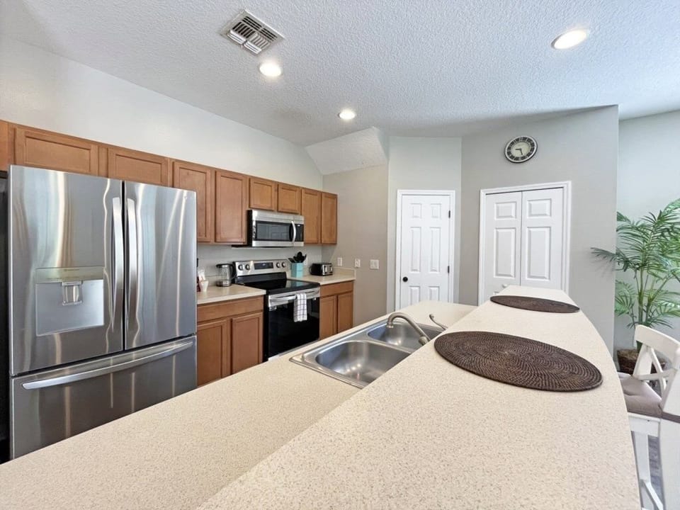 House, 4 Bedrooms | Private kitchen