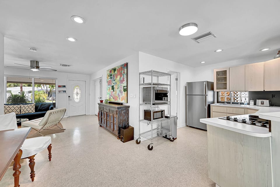 The Villa | Private kitchen | Mini-fridge, microwave, coffee/tea maker