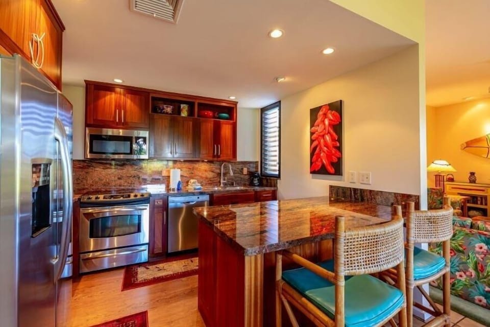 Condo, 1 Bedroom | Private kitchen | Fridge, oven, coffee/tea maker