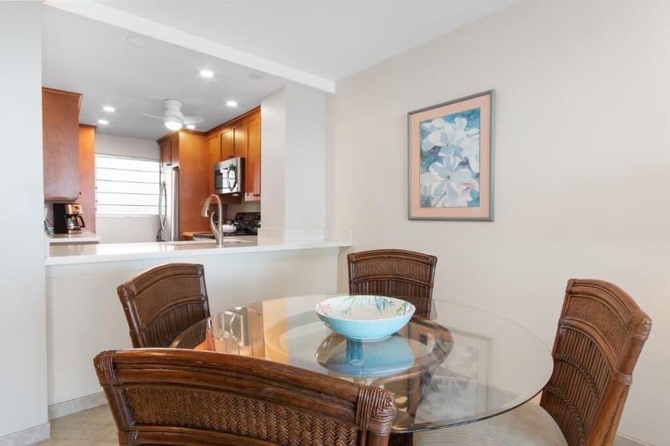Condo, 2 Bedrooms | Dining