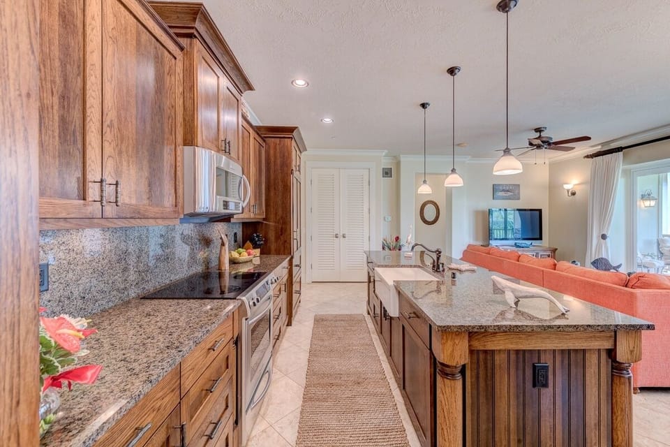 Condo, 3 Bedrooms | Private kitchen | Coffee/tea maker, fridge, oven, dishwasher