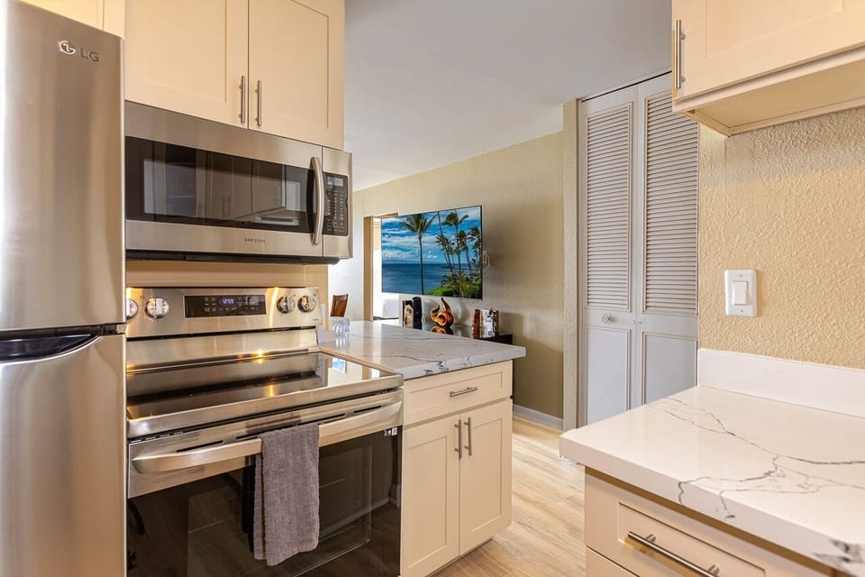 Condo, 2 Bedrooms | Private kitchen | Coffee/tea maker, fridge, oven, toaster