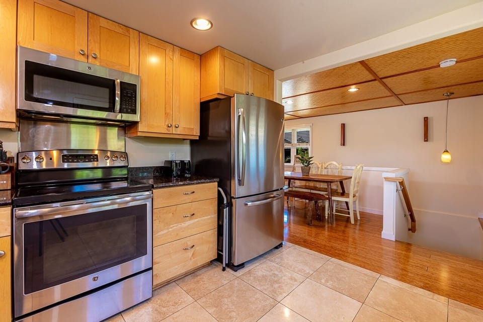House, 4 Bedrooms | Private kitchen | Fridge, oven, dishwasher, coffee/tea maker