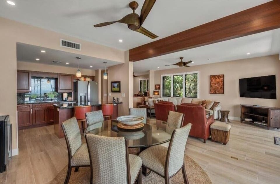 Condo, 2 Bedrooms | Dining