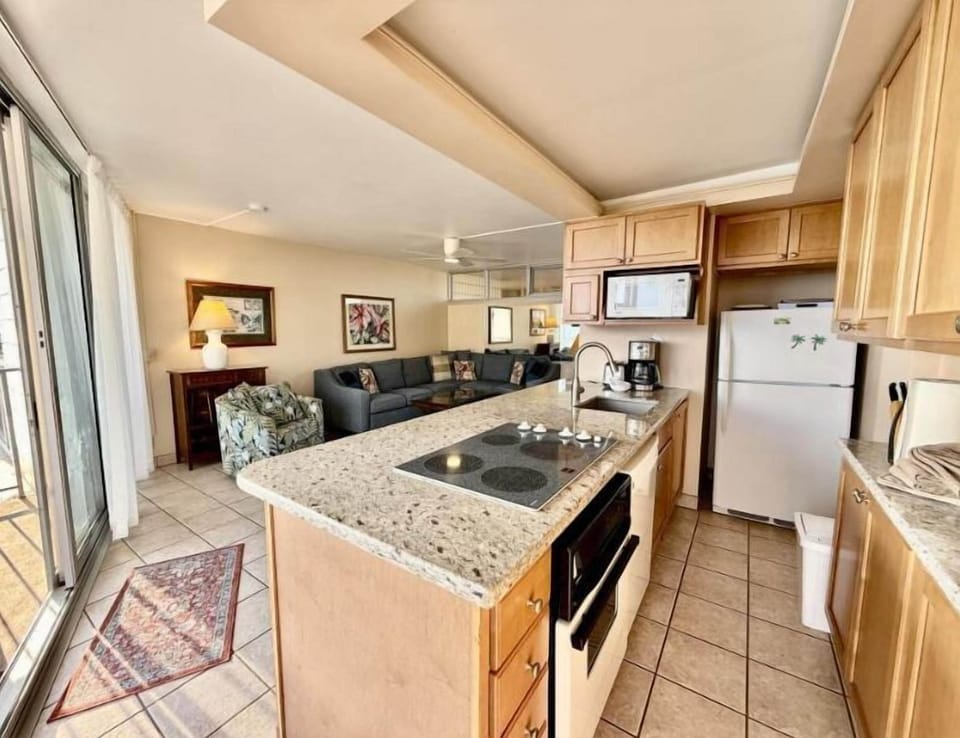 Condo, 2 Bedrooms | Private kitchen | Fridge, oven