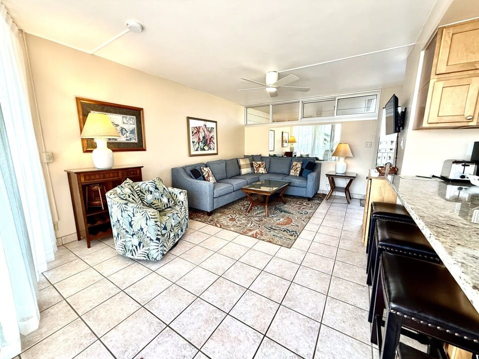 Condo, 2 Bedrooms | Living area