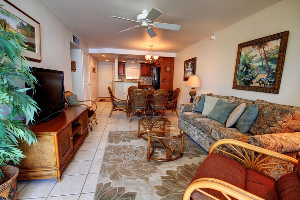 Condo, 2 Bedrooms | Living area