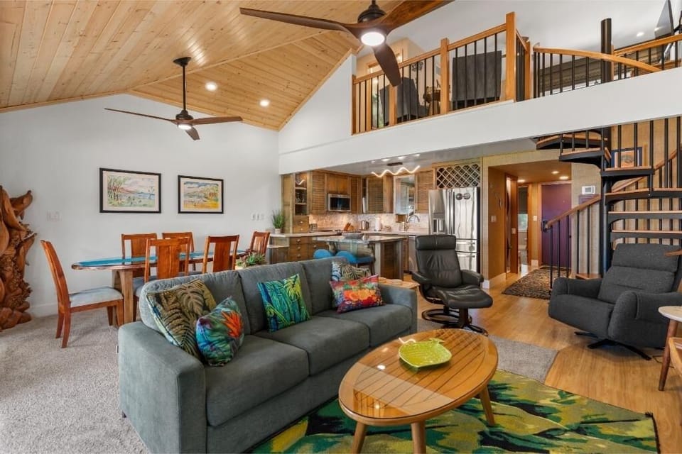 Condo, 2 Bedrooms | Living area
