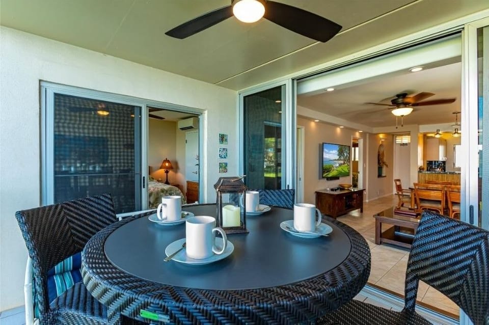 Condo, 2 Bedrooms | Dining