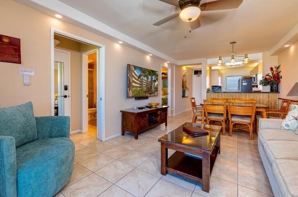 Condo, 2 Bedrooms | Living area