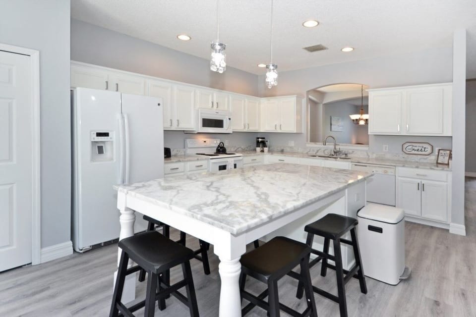 House, 6 Bedrooms | Private kitchen