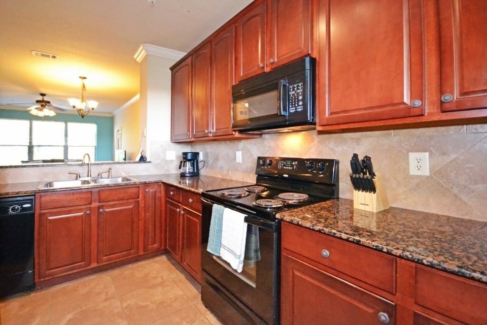 Condo, 3 Bedrooms | Private kitchen | Coffee/tea maker, fridge, oven