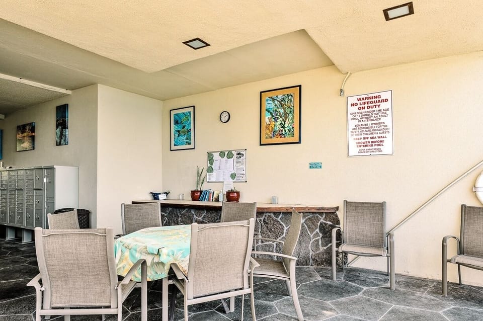Condo, 1 Bedroom | Dining