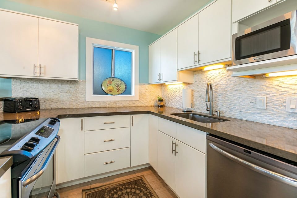 Condo, 2 Bedrooms | Private kitchen | Coffee/tea maker, fridge, oven, toaster