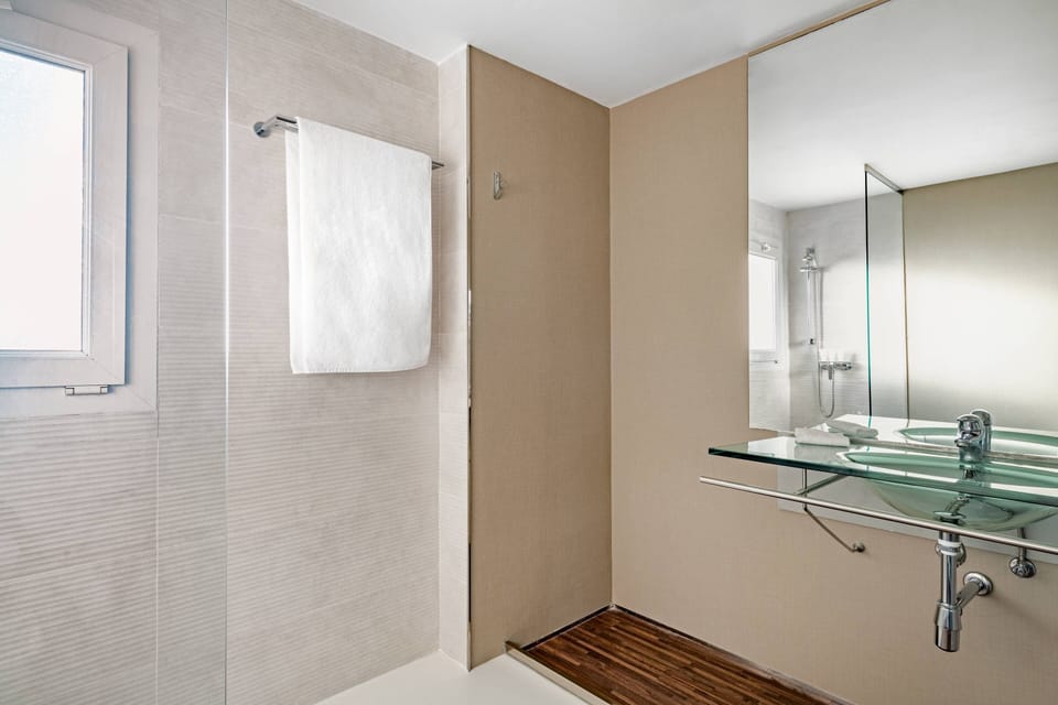 Separate tub and shower, designer toiletries, hair dryer, towels