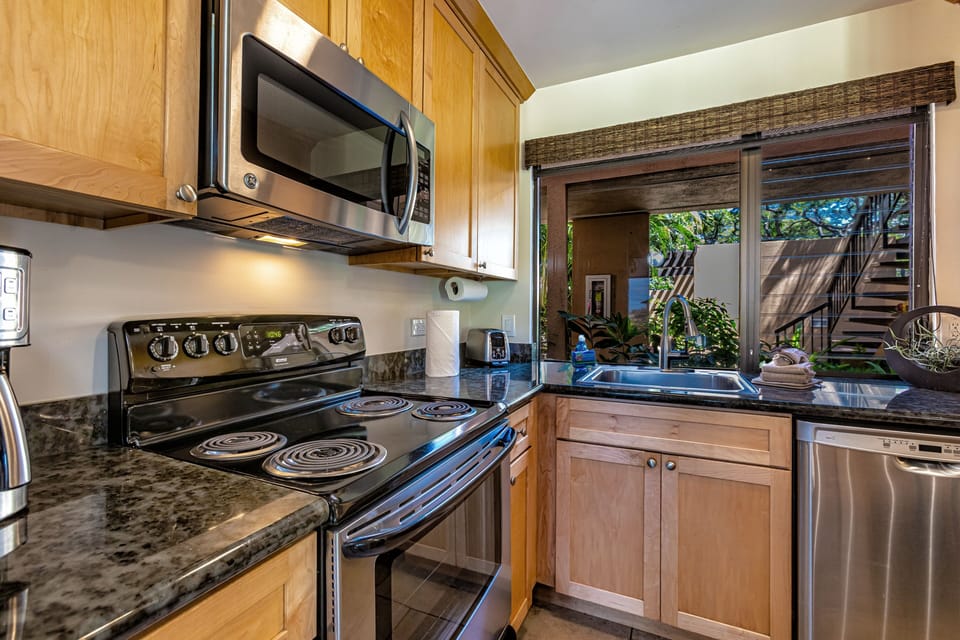 Condo, 1 Bedroom | Private kitchen | Coffee/tea maker, fridge, oven, toaster