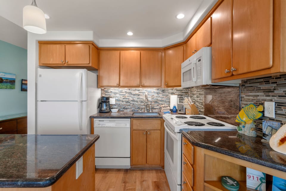 Condo, 1 Bedroom | Private kitchen | Coffee/tea maker, fridge, oven, toaster
