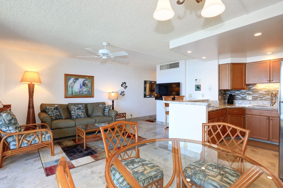 Condo, 1 Bedroom | Living area