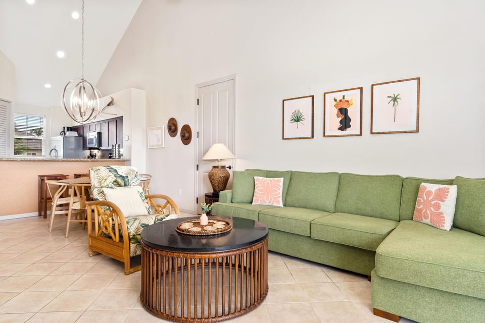 Condo, 3 Bedrooms | Living area