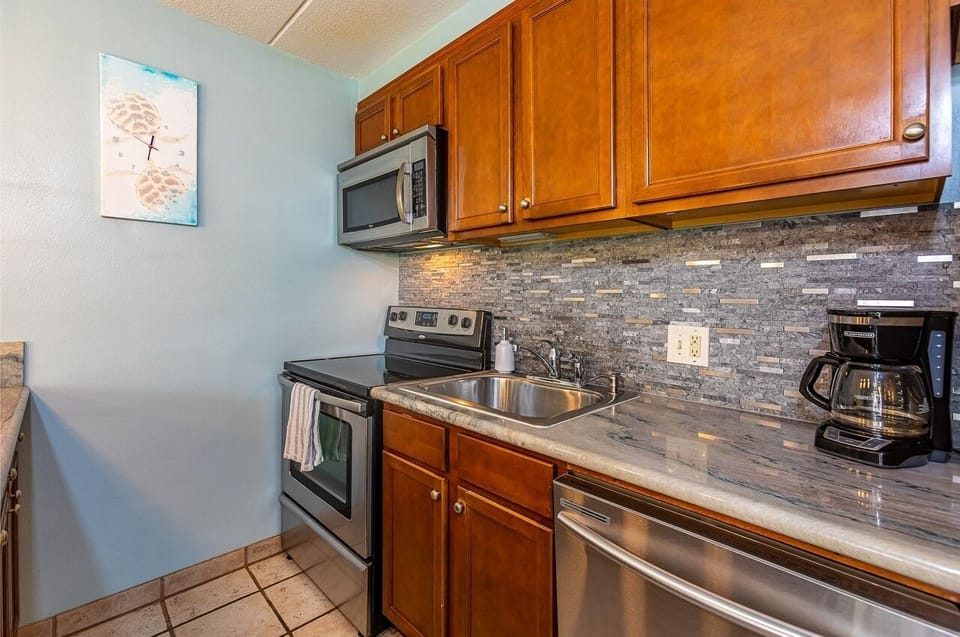 Condo, 1 Bedroom | Private kitchen | Coffee/tea maker, fridge, oven, toaster