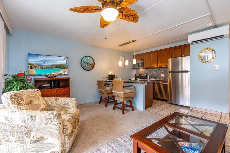 Condo, 1 Bedroom | Living area