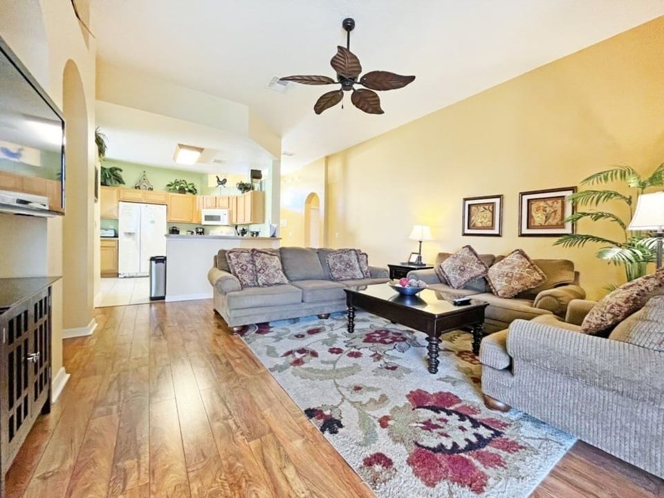 House, 4 Bedrooms | Living area