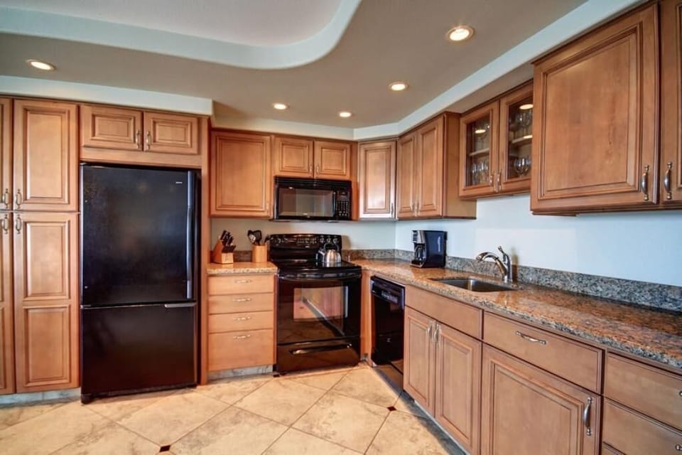 Condo, 1 Bedroom | Private kitchen | Coffee/tea maker, fridge, oven, toaster