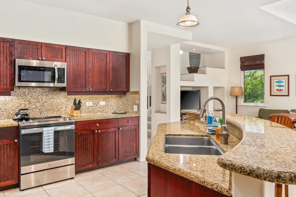 Condo, 3 Bedrooms | Private kitchen | Coffee/tea maker, fridge, oven, toaster