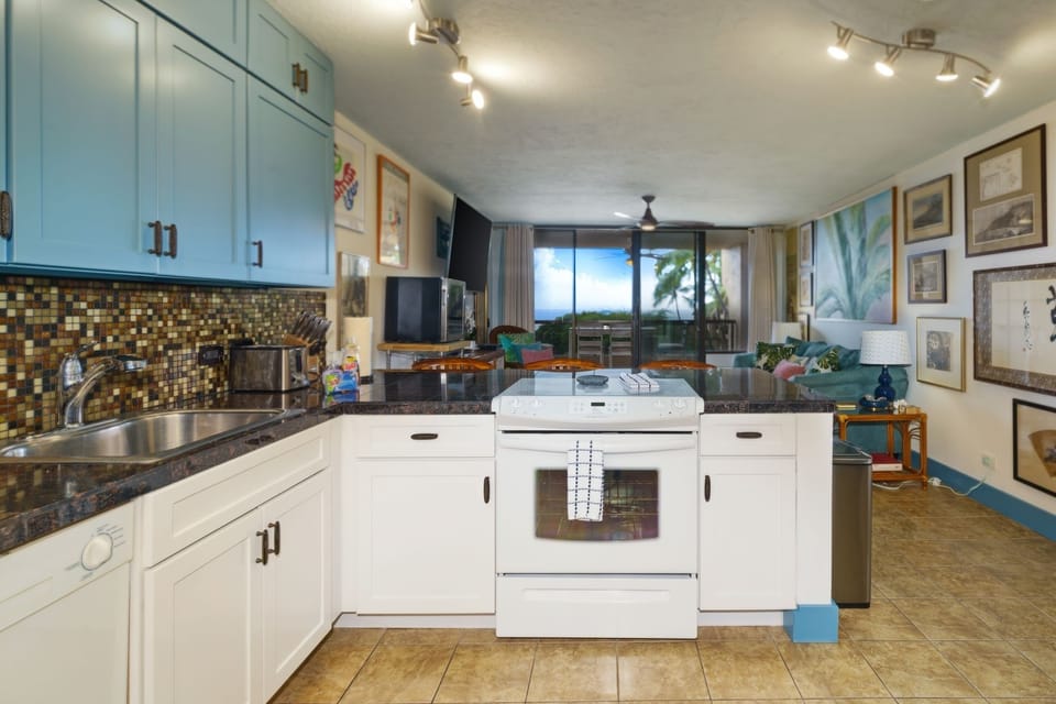 Condo, 1 Bedroom | Private kitchen | Fridge, oven, dishwasher, coffee/tea maker