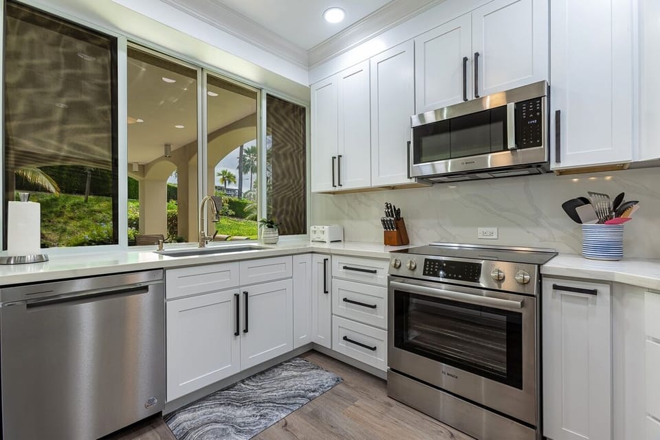 Condo, 1 Bedroom | Private kitchen | Coffee/tea maker, fridge, oven, dishwasher