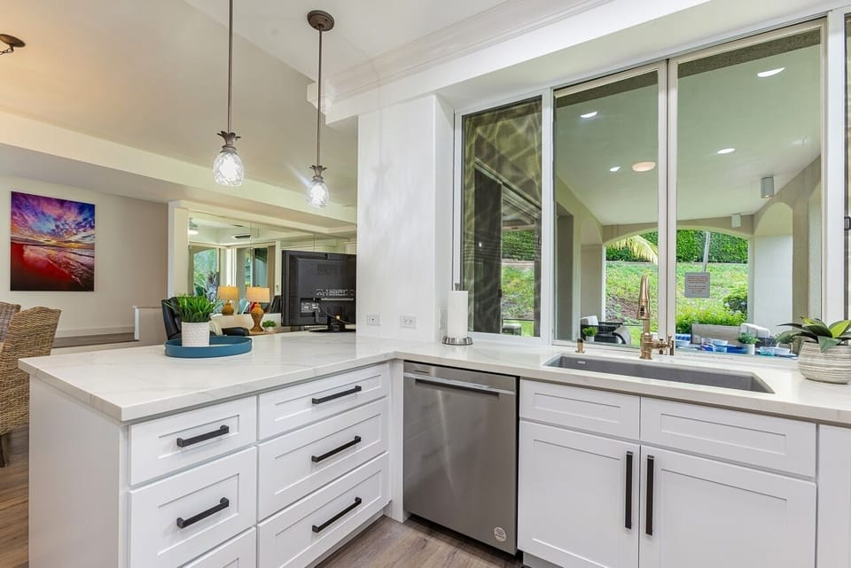 Condo, 1 Bedroom | Private kitchen | Coffee/tea maker, fridge, oven, dishwasher