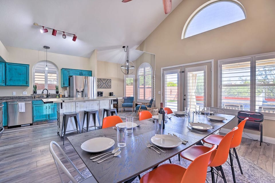 The kitchen, dining, and coffee nook all have views of the pool. Arizona design