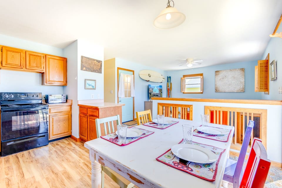 05-Surf-Or-Sound-Realty-1091-Tropicana Cabana-Dining Room-02