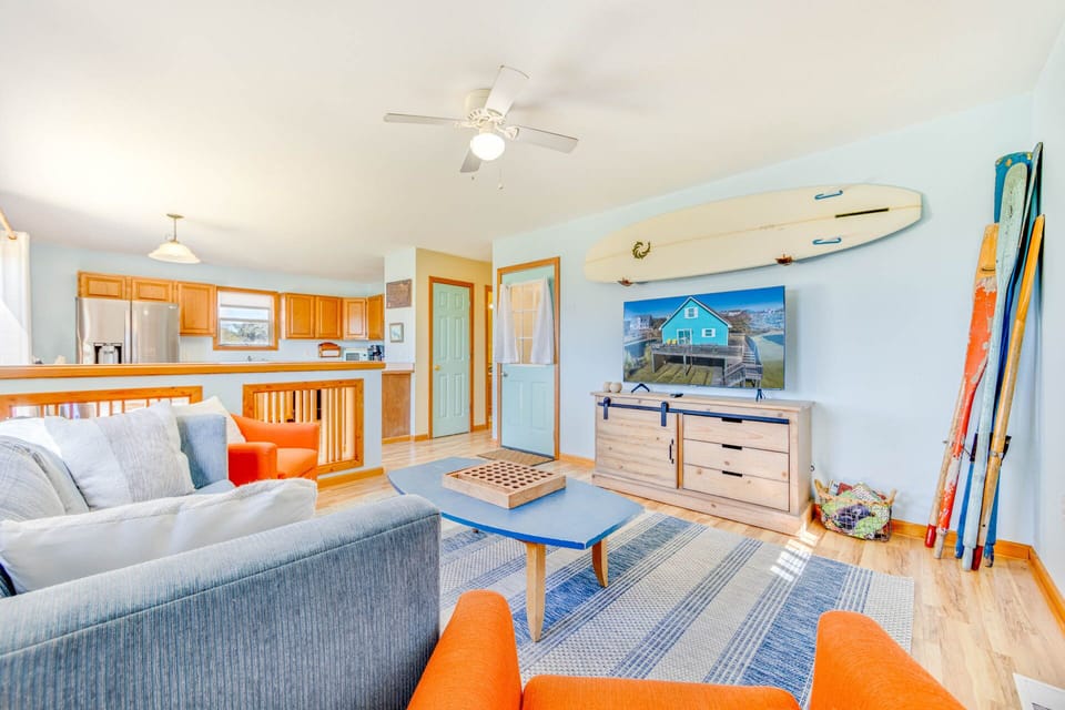 02-Surf-Or-Sound-Realty-1091-Tropicana Cabana-Great Room-02