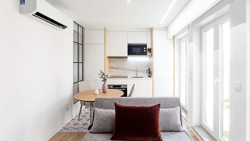 Bright open-plan living, dining, and kitchen area — cook your favorite meals, enjoy them at the table, then unwind in total comfort.

#cooking #bright #openplanliving #lovelystay