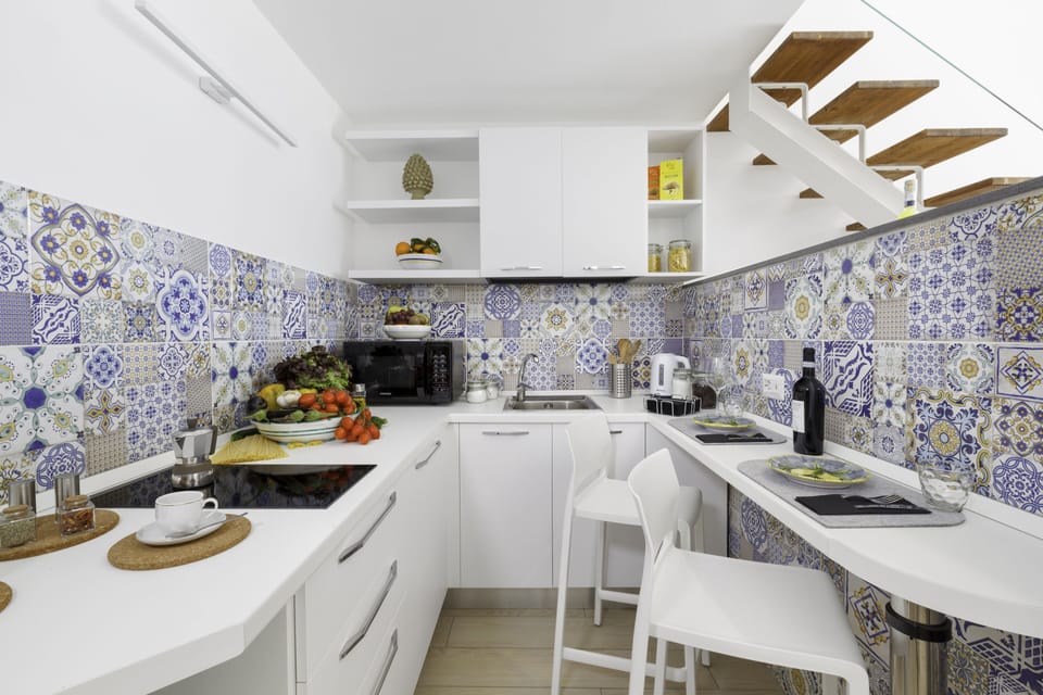 Apartment, Patio | Private kitchen | Coffee/tea maker, electric kettle