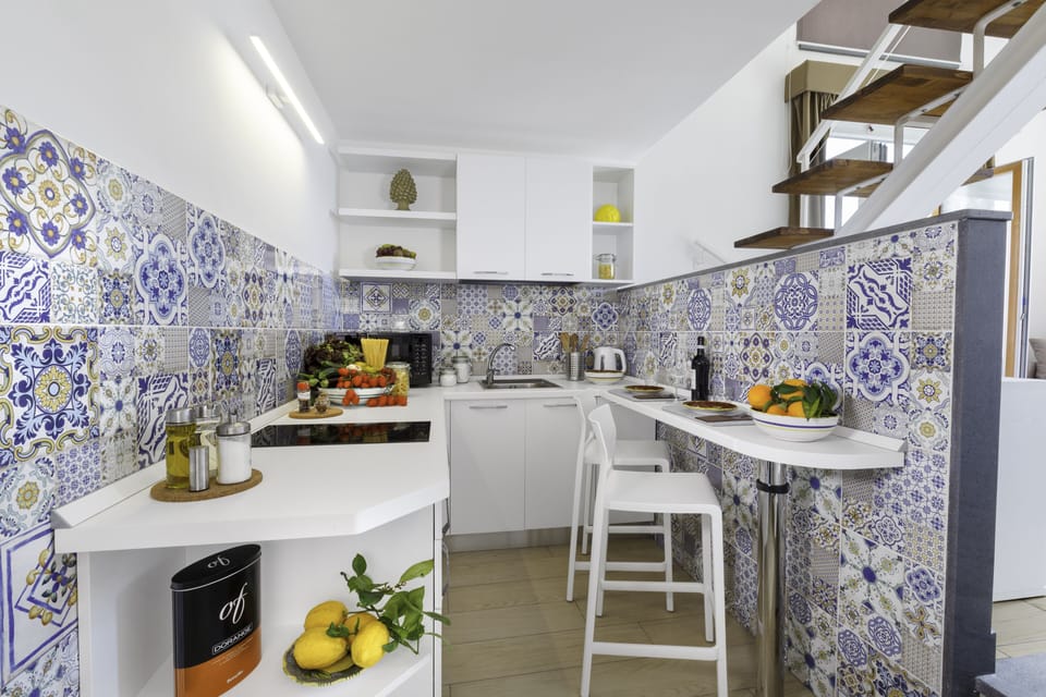 Apartment, Patio | Private kitchen | Coffee/tea maker, electric kettle