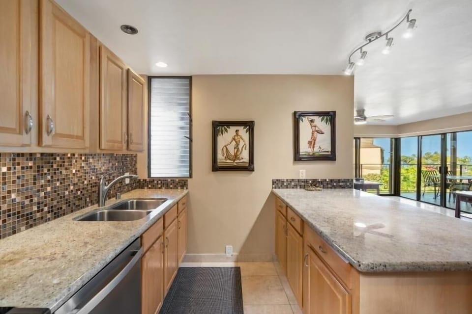 Condo, 1 Bedroom | Private kitchen | Fridge, oven, toaster