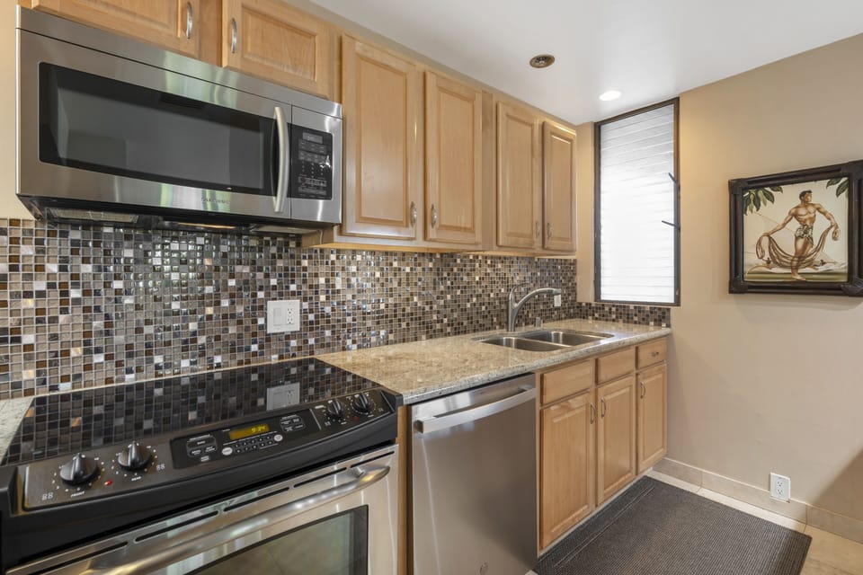 Condo, 1 Bedroom | Private kitchen | Coffee/tea maker, fridge, oven, toaster