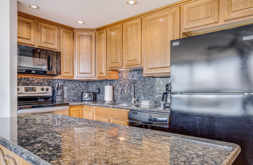 Condo, 1 Bedroom | Private kitchen | Coffee/tea maker, fridge, oven, toaster