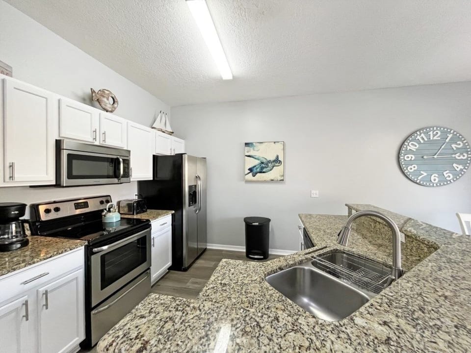 Townhome, 4 Bedrooms | Private kitchen