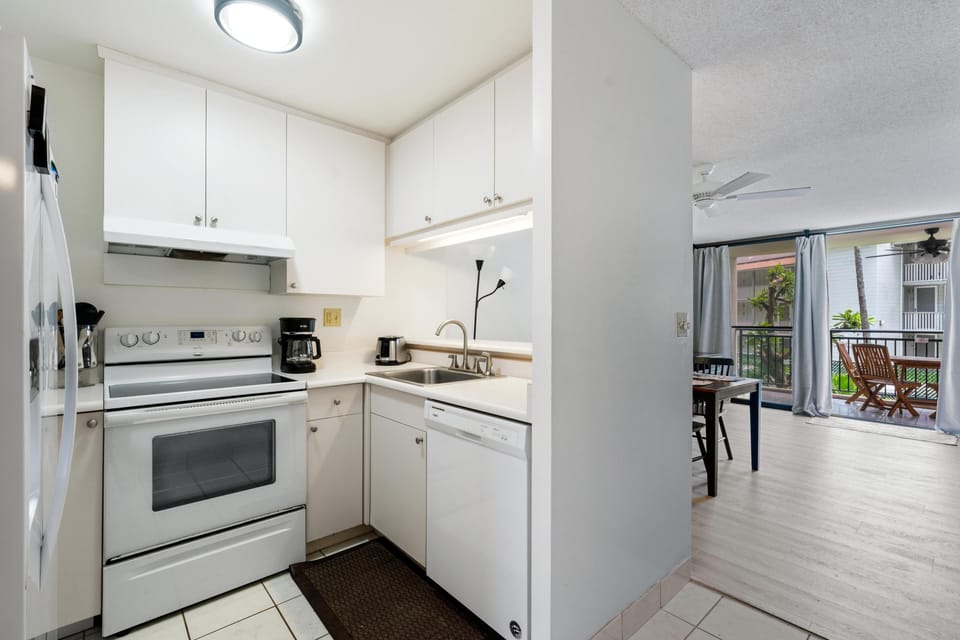 Condo, 2 Bedrooms | Private kitchen | Fridge, oven, coffee/tea maker, toaster