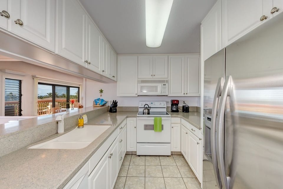 Condo, 2 Bedrooms | Private kitchen | Coffee/tea maker, fridge, oven, toaster