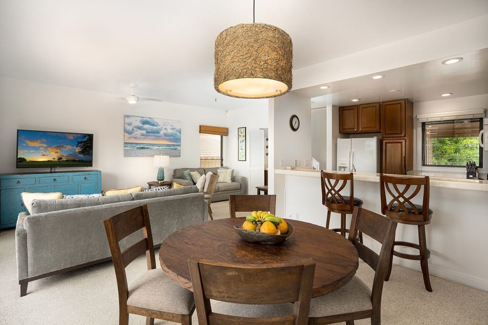 Townhome, 2 Bedrooms | Dining