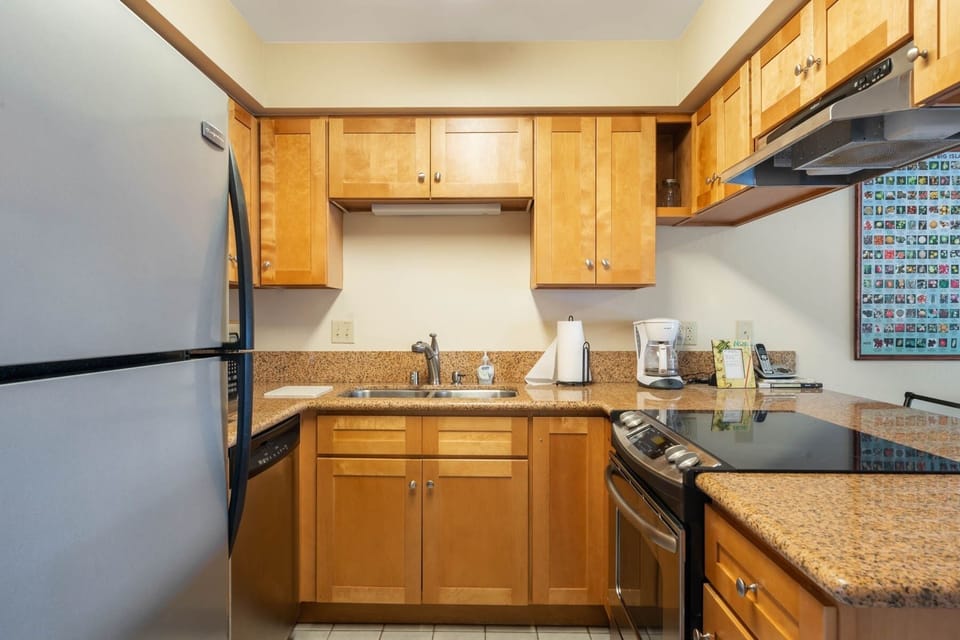 Condo, 2 Bedrooms | Private kitchen | Fridge, oven, dishwasher, coffee/tea maker