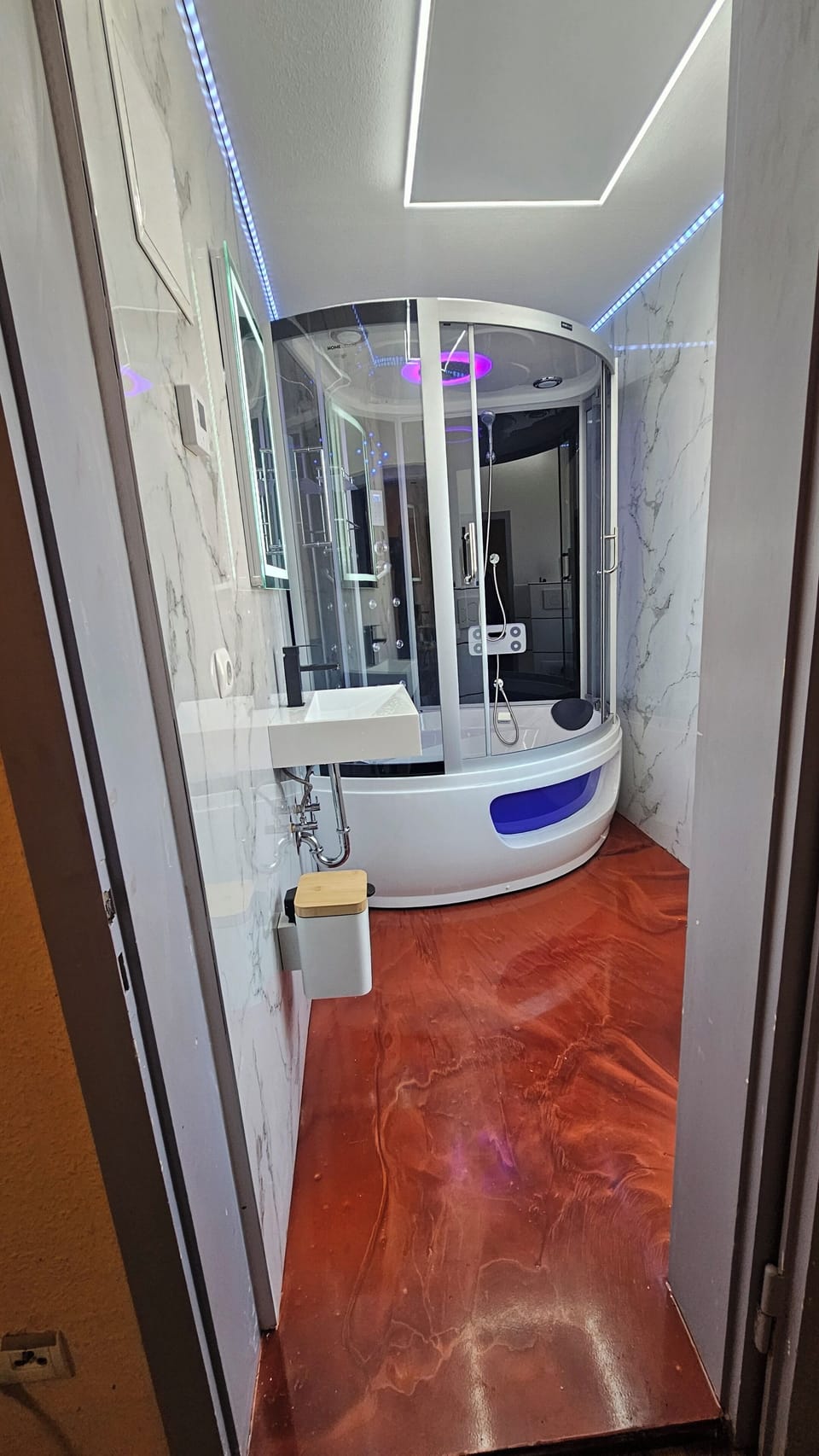 Classic Room | Individually decorated, individually furnished, free WiFi, bed sheets