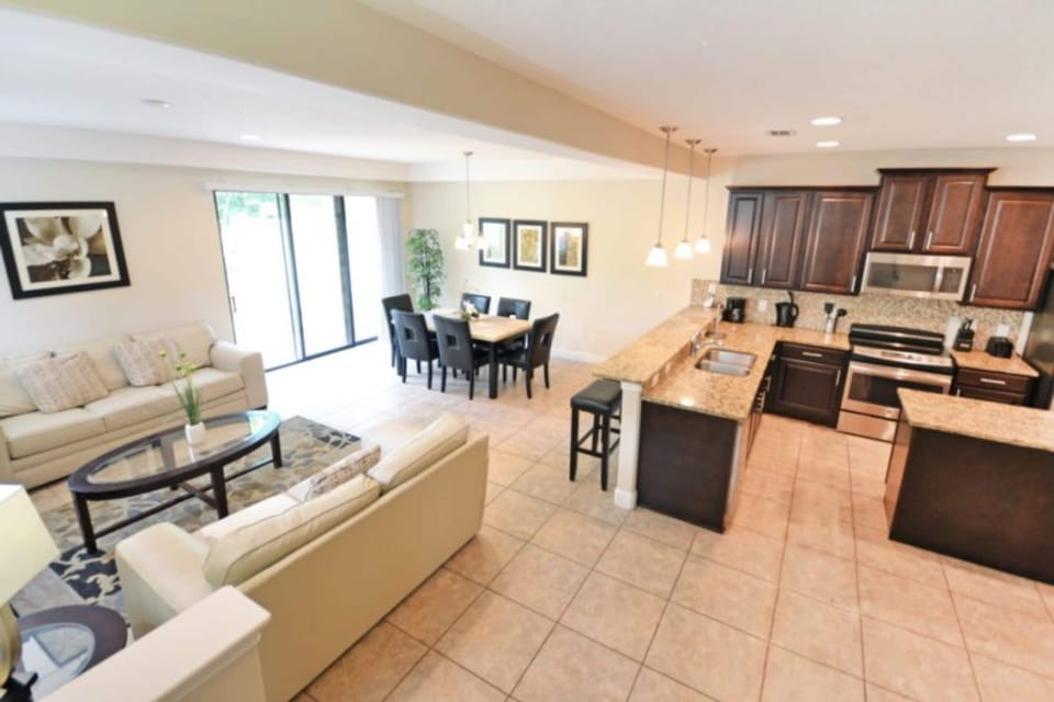Townhome, 4 Bedrooms | Living area
