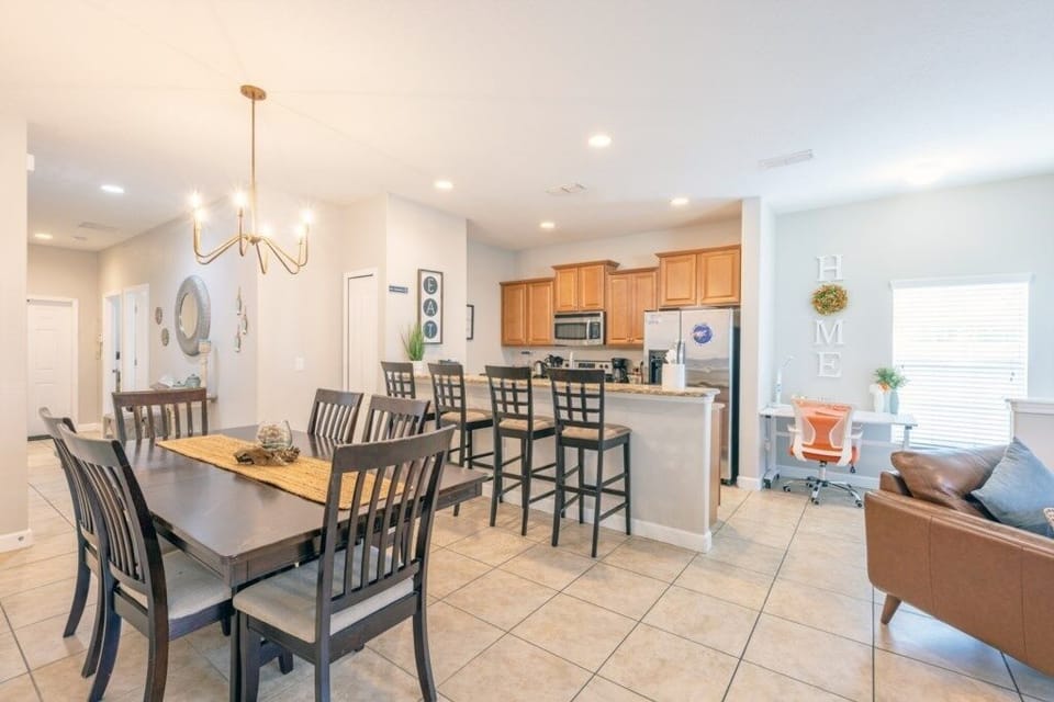 Townhome, 5 Bedrooms | Dining