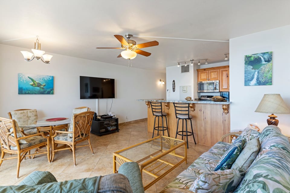 Condo, 1 Bedroom | Living area