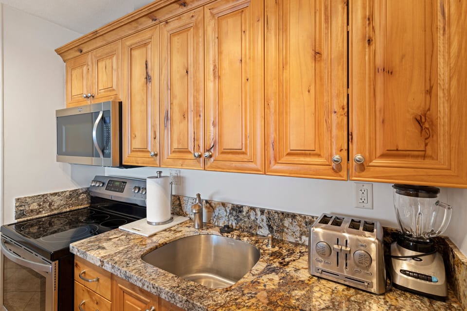 Condo, 1 Bedroom | Private kitchen | Coffee/tea maker, fridge, oven, toaster